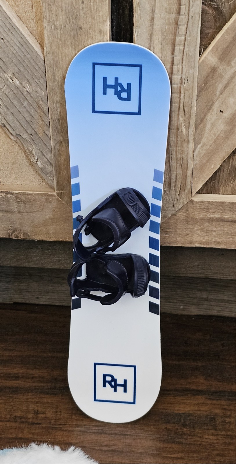Rainbow High Winter Break Skyler Bradshaw Doll Snowboard Stand Near Complete
