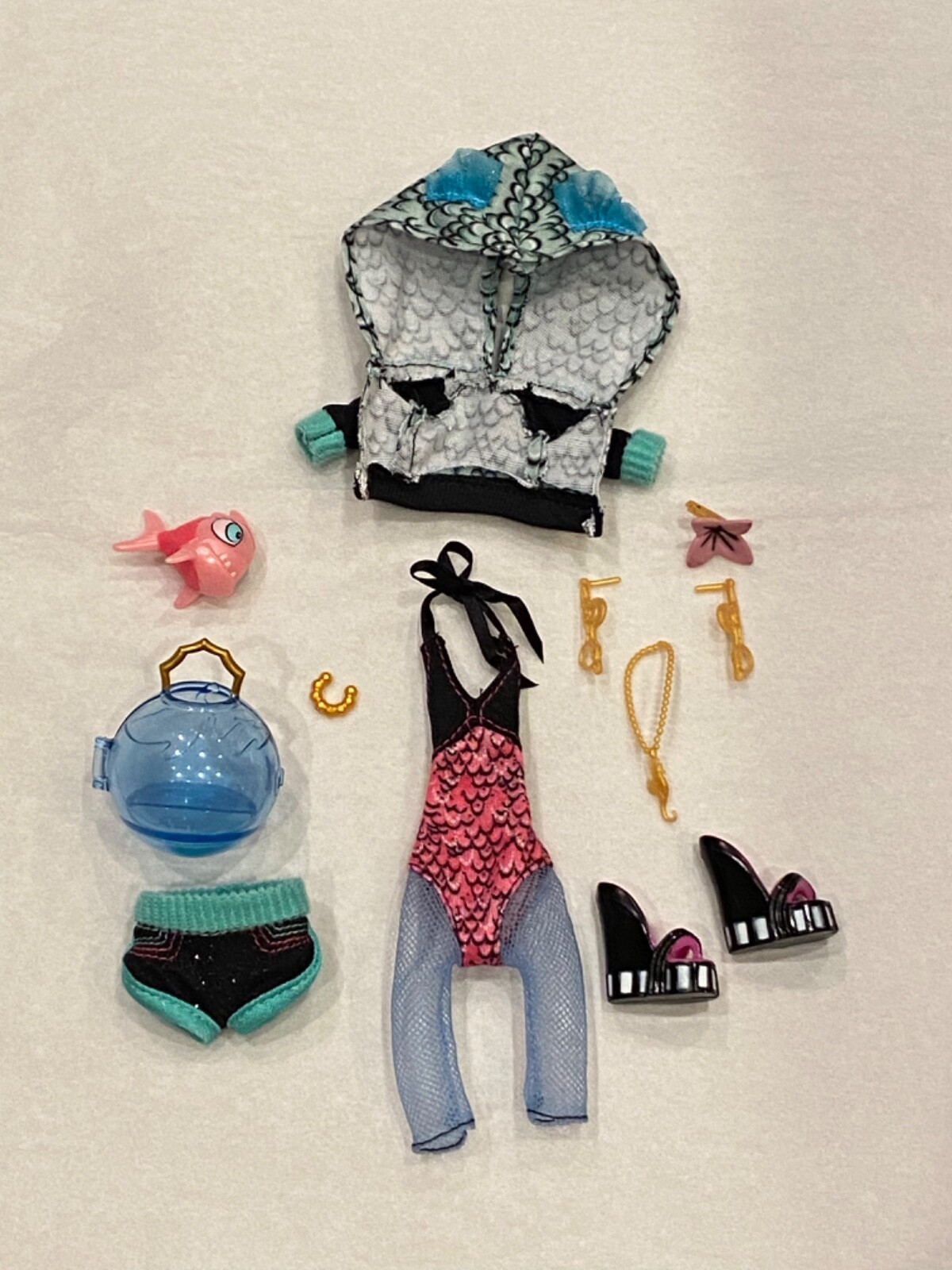 Outfit_Monster High doll 1st Wave G1 Creeproduction_Lagoona Blue_Clothes Shoes