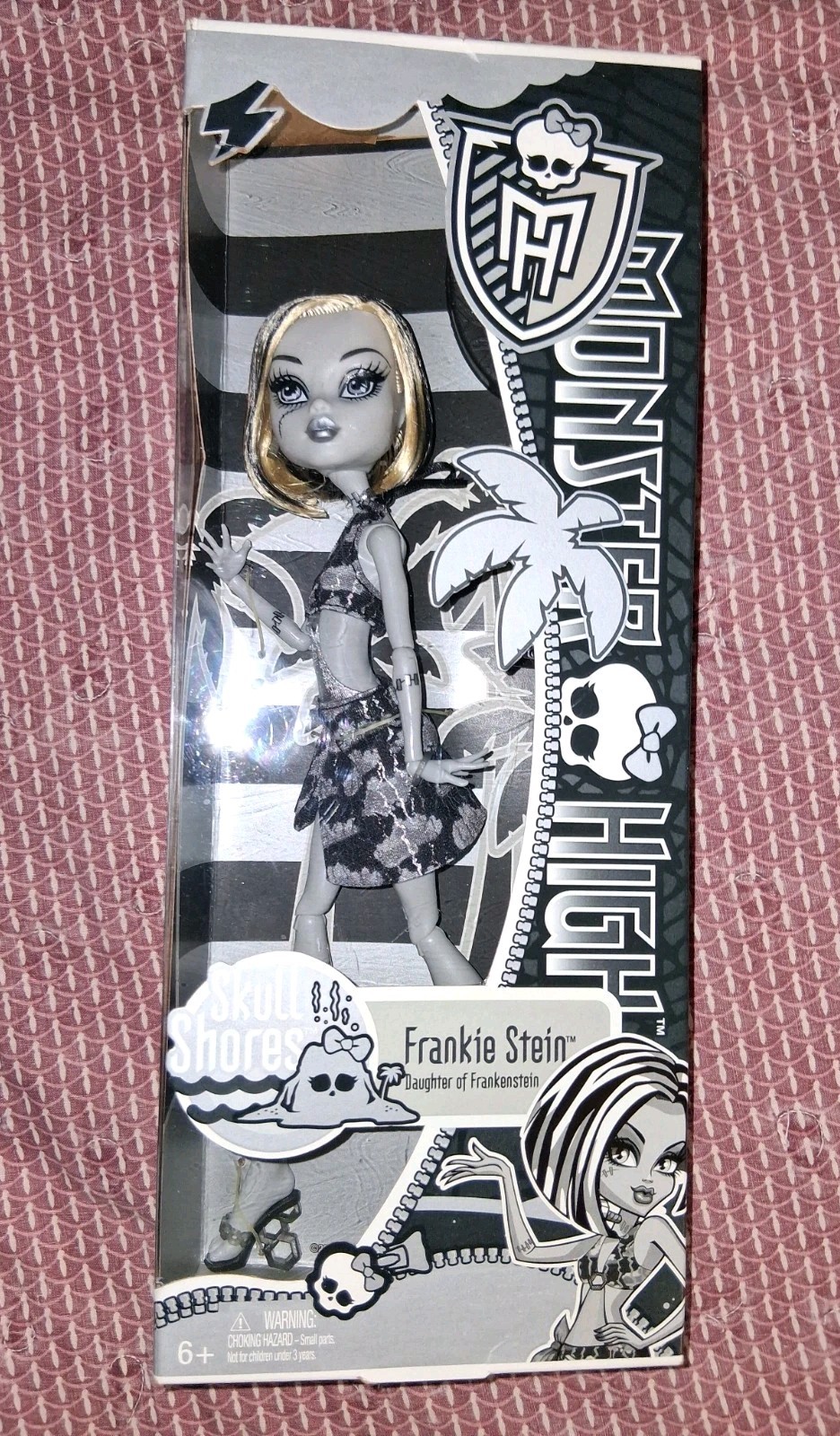 MONSTER HIGH DOLL FRANKIE STEIN SKULL SHORES DOLL NEW IN BOX NIB BLACK & WHITE