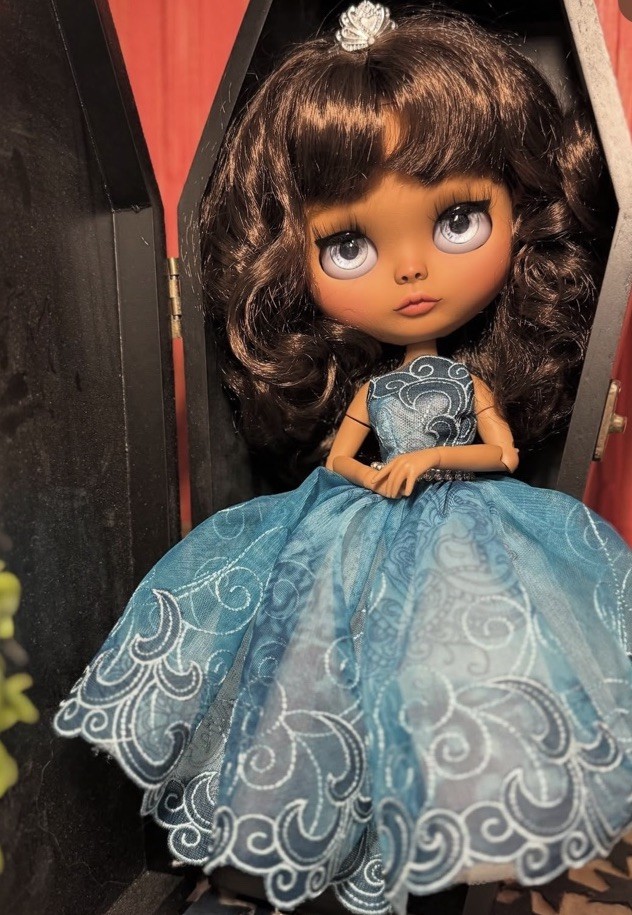 CUSTOM OOAK BLYTHE- Tan beauty Sasha