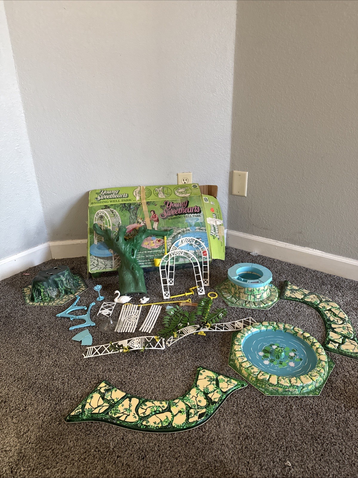 Young Sweethearts Wishing Well Park Playset Box Parts Lot Gazebo Pond Tree Vtg