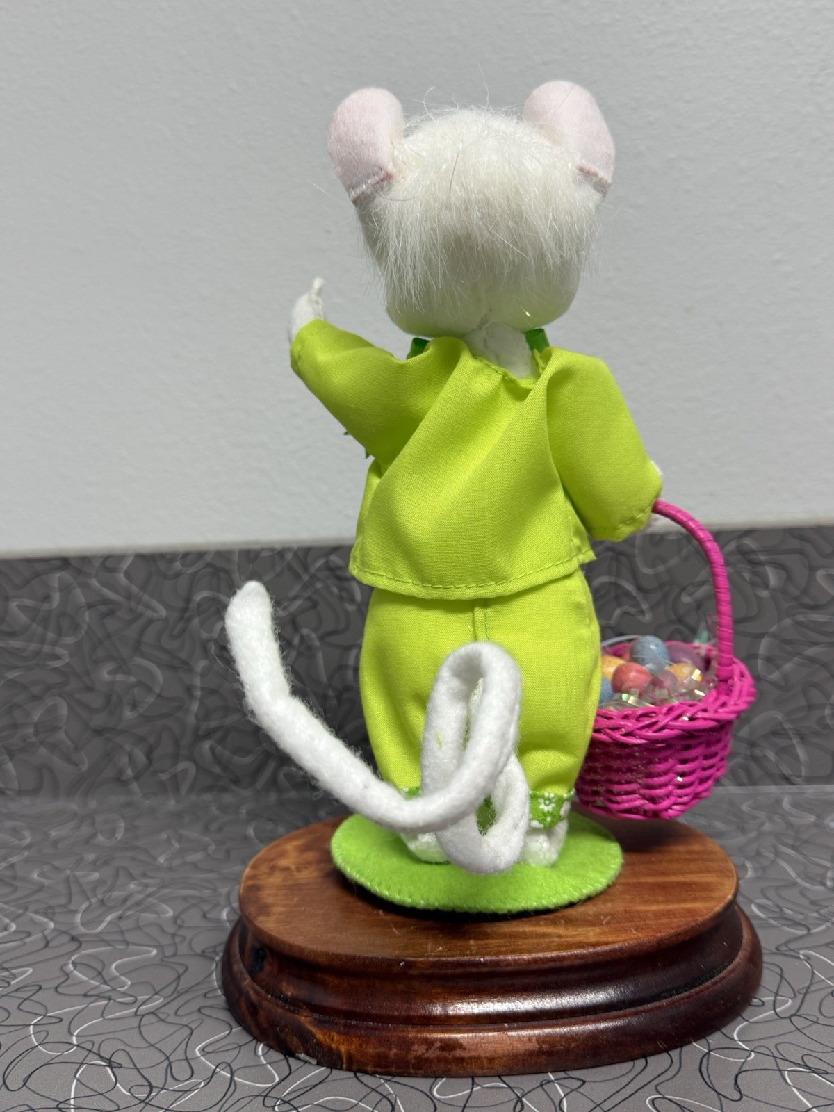 Annalee Easter White Mouse Boy 7-1/2”Doll with Easter Basket 2009 Spring Edition