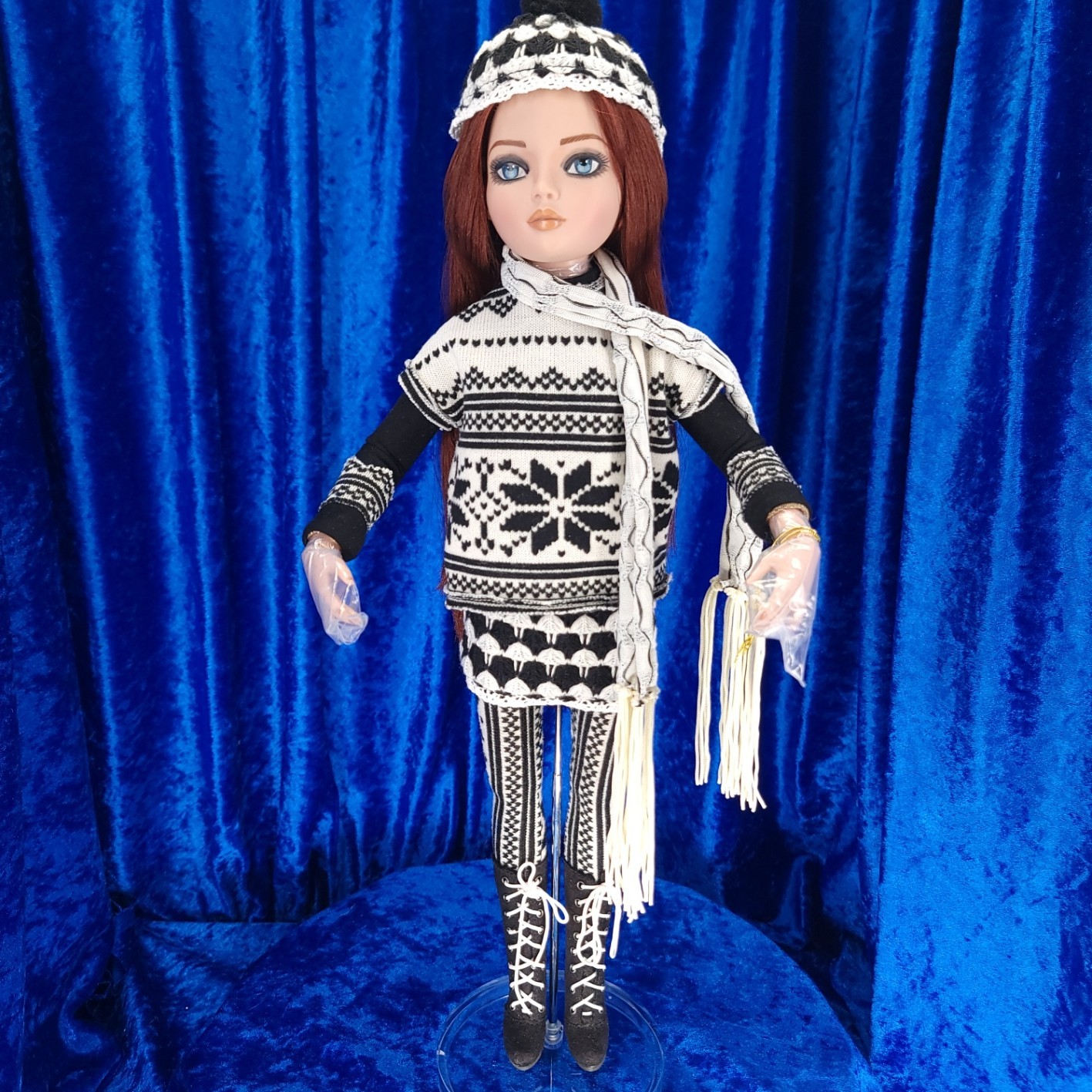 Robert Tonner Ellowyne Wilde Positively Negative 2011 LE 1000 16″ Doll 011172
