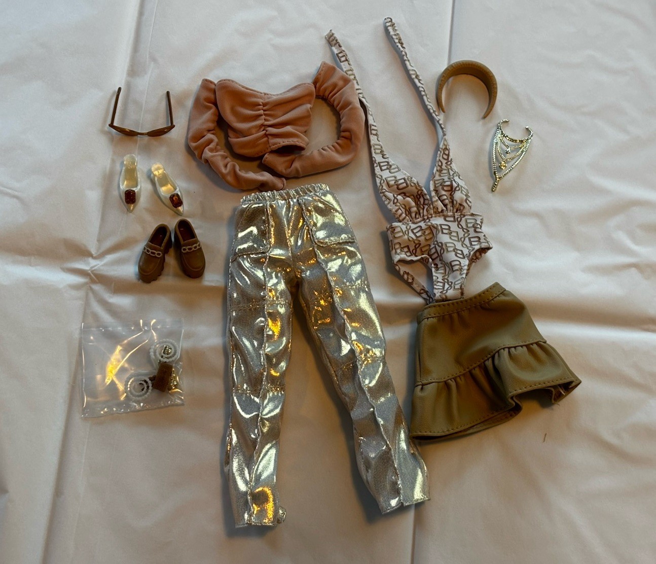 Barbie Signature You Create Neutral Kit 003 Dolls CURVY FASHION & ACCESSORIES