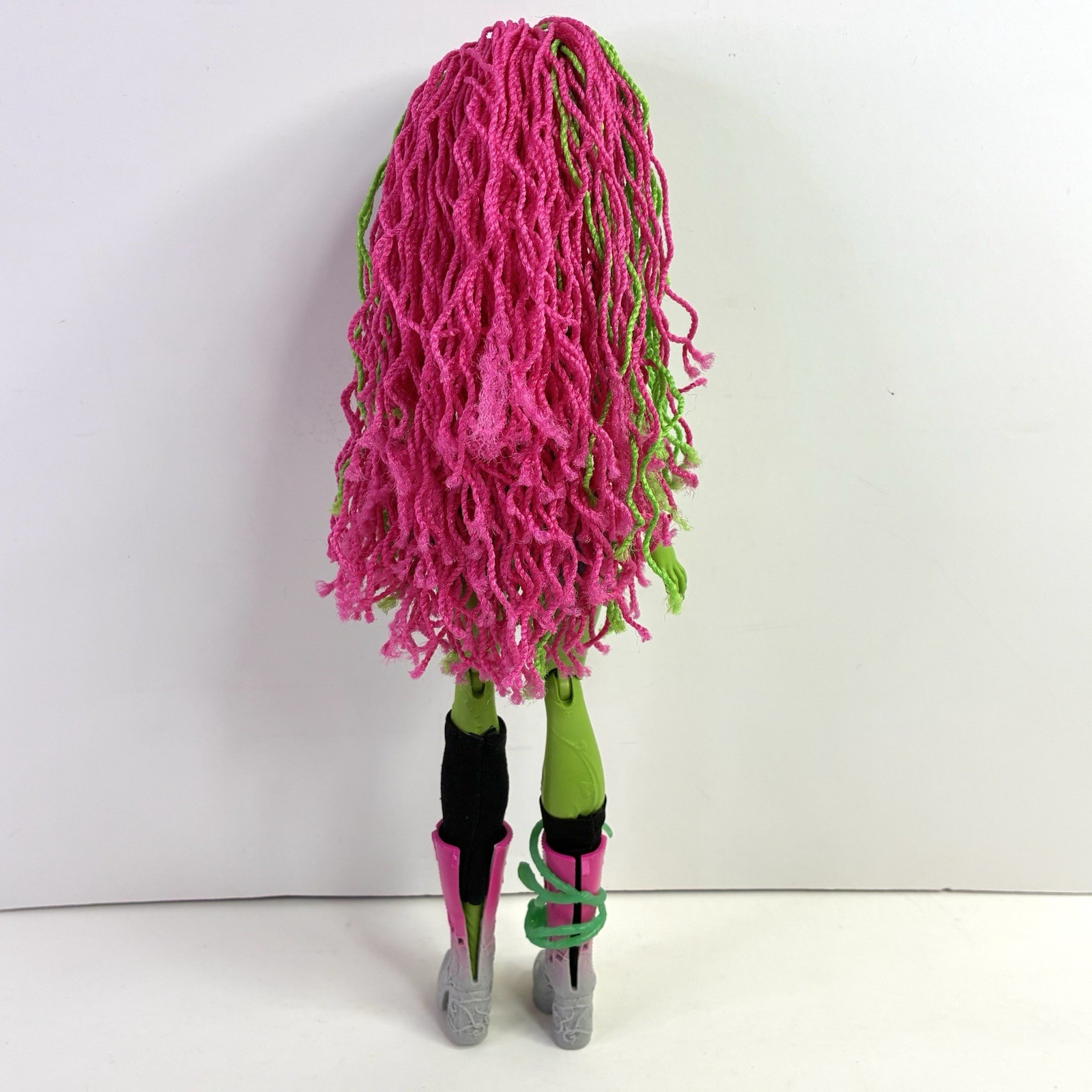 Monster High G3 Venus McFlytrap Core Fashion Doll with Accessories