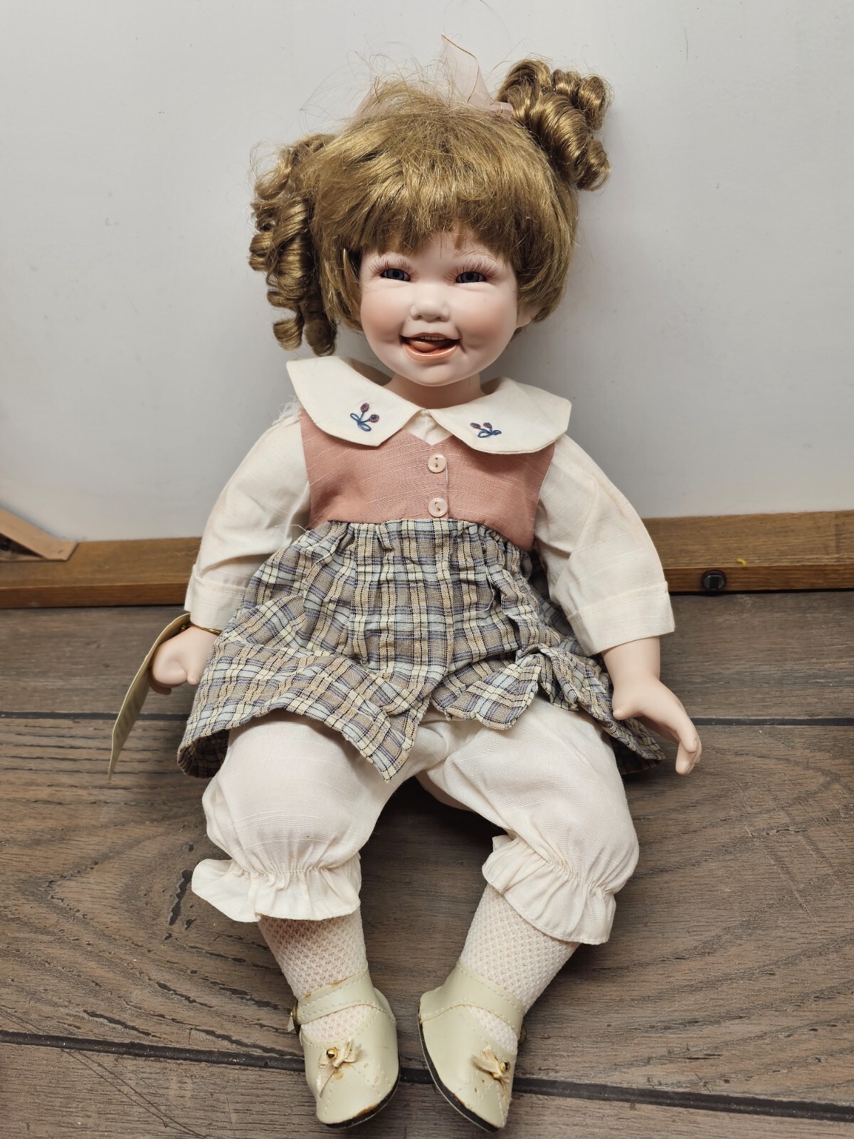 Vtg Emerald Doll Collection Porcelain Doll Cute Blue Eyed Toddler Sitting Doll