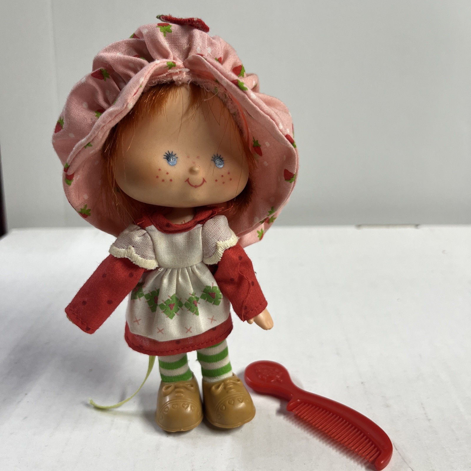 1979 Strawberry Shortcake Herself Flat Hands Doll w/ Outfit Shoes Comb Hong Kong