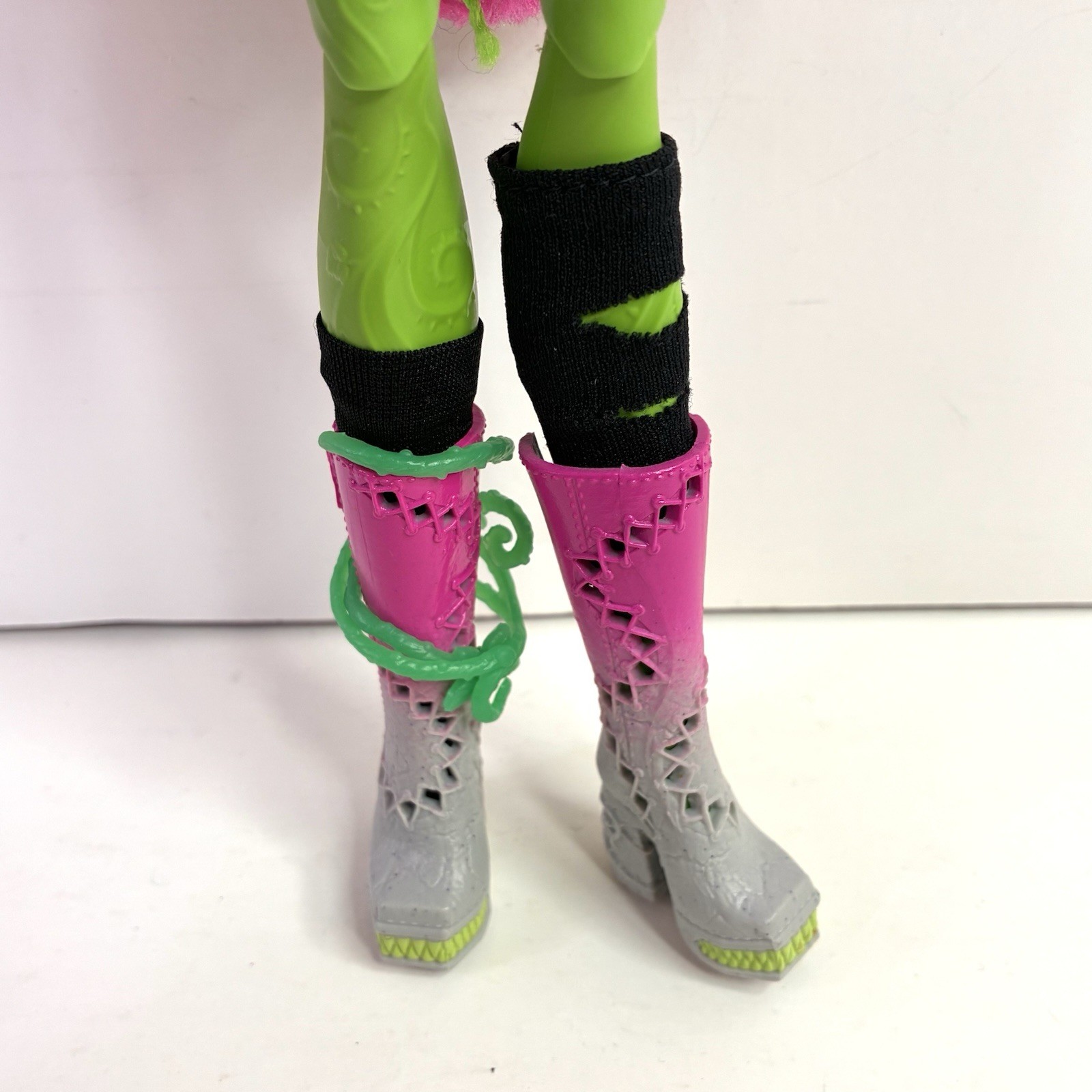 Monster High G3 Venus McFlytrap Core Fashion Doll with Accessories