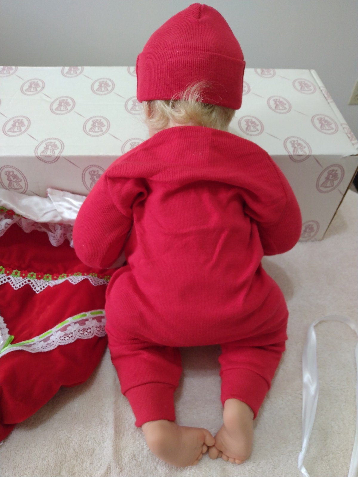 Lee Middleton Original First Born Awake Christmas Surprise Red Doll – FBOE-CSR