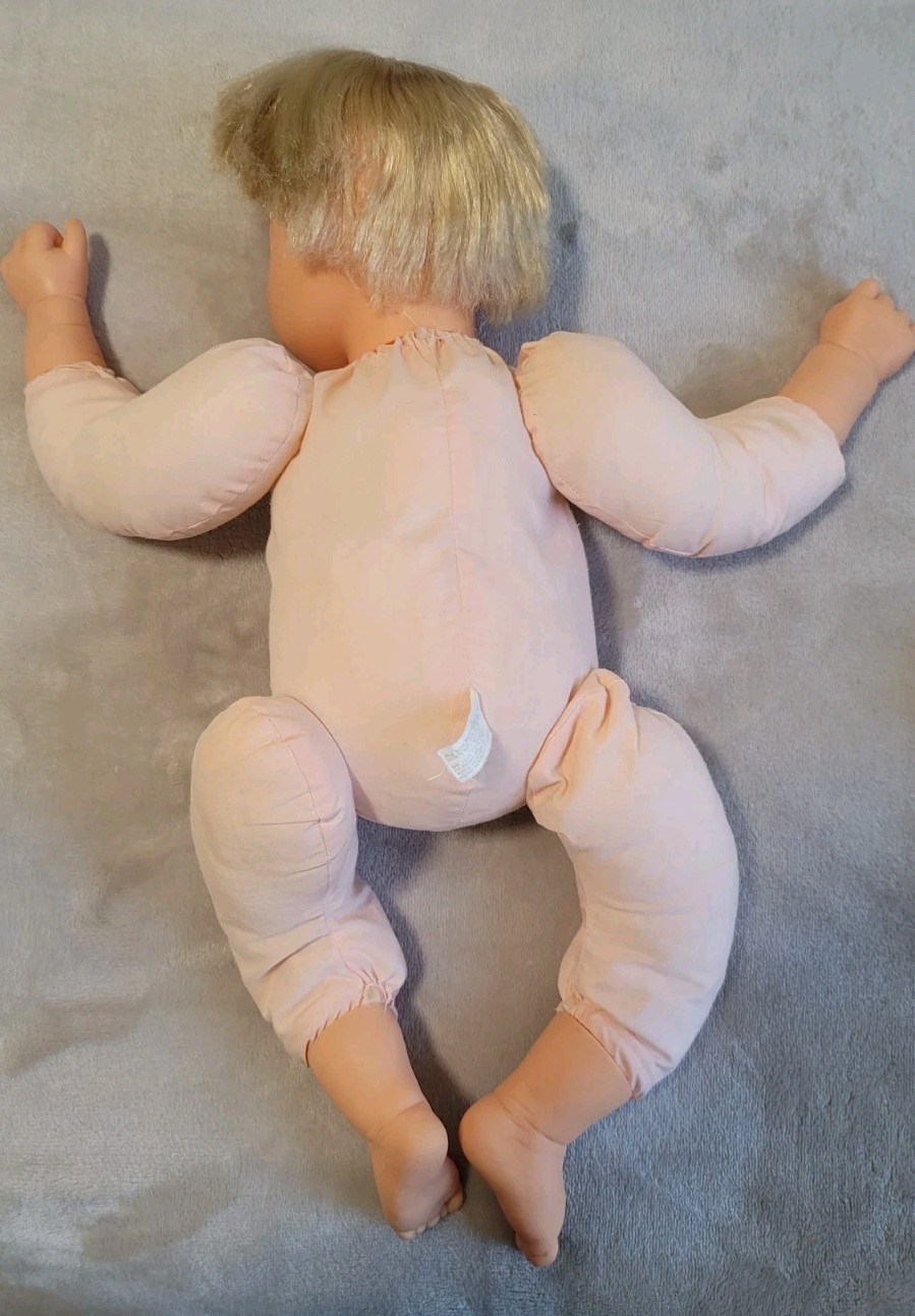 Precious Cititoy 18″ Vintage 1997 Blonde Blue Eyes Jointed Weighted Baby Doll