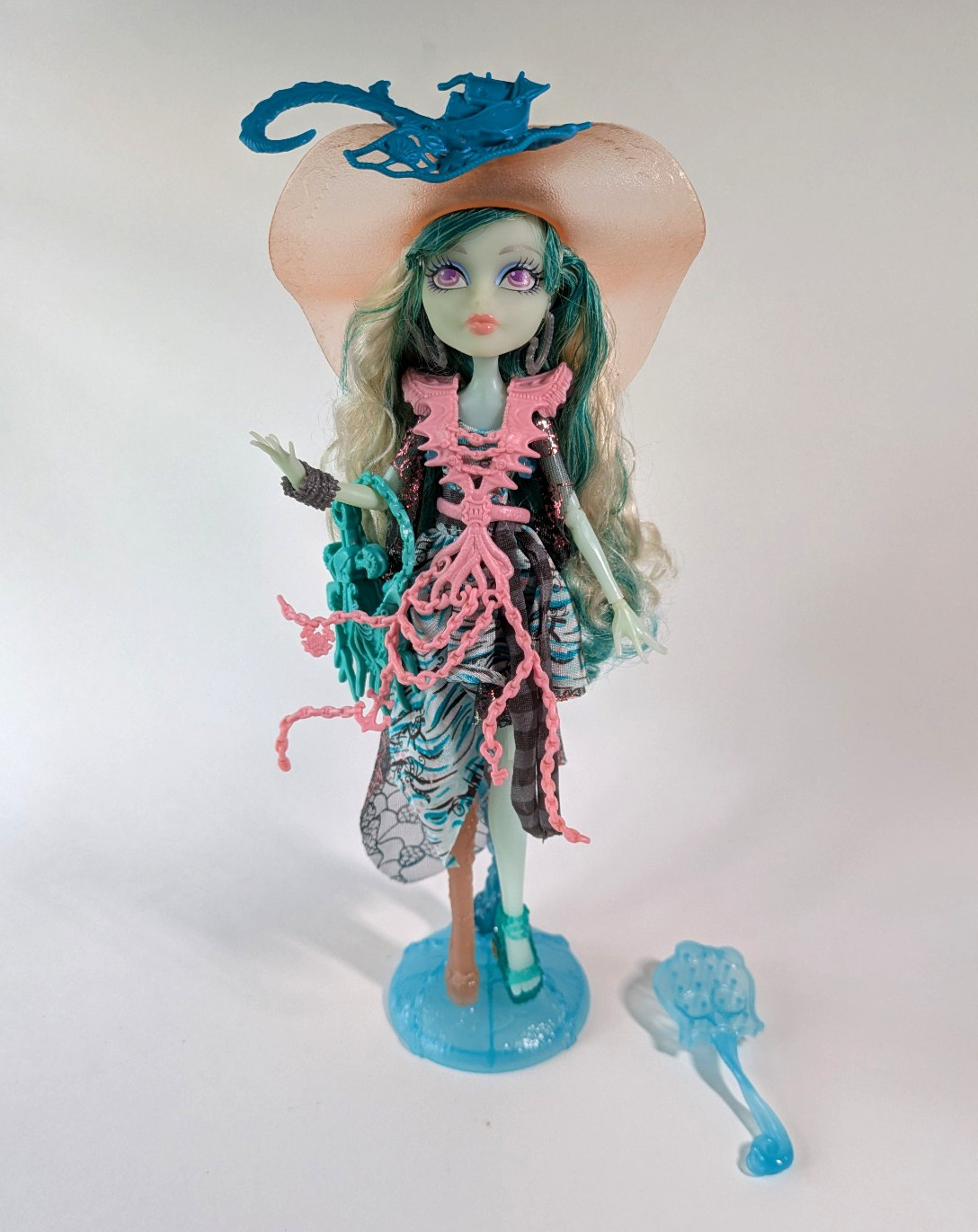Monster High Vandala Doubloons Student Spirits W/ Accessories & Stand