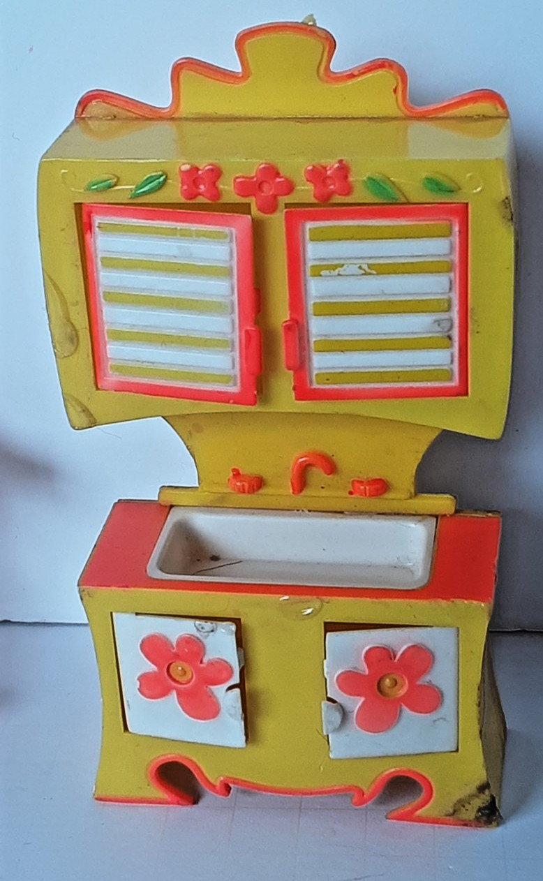 Ideal Flatsy Doll Lot~ Vintage 1960s ~ 2 Flatsy and Cupboard with 1 Friend ~