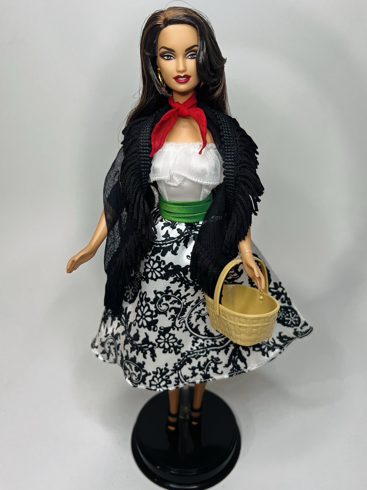 Mattel Barbie Dolls of the World Italy Pink Label Collector Edition 2009 P3488