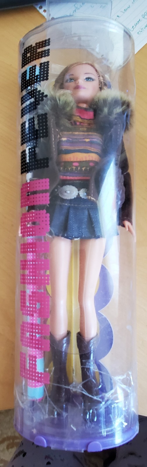 NEW~RARE 20051st. Wave Fashion Fever Barbie Doll With Poster Inside