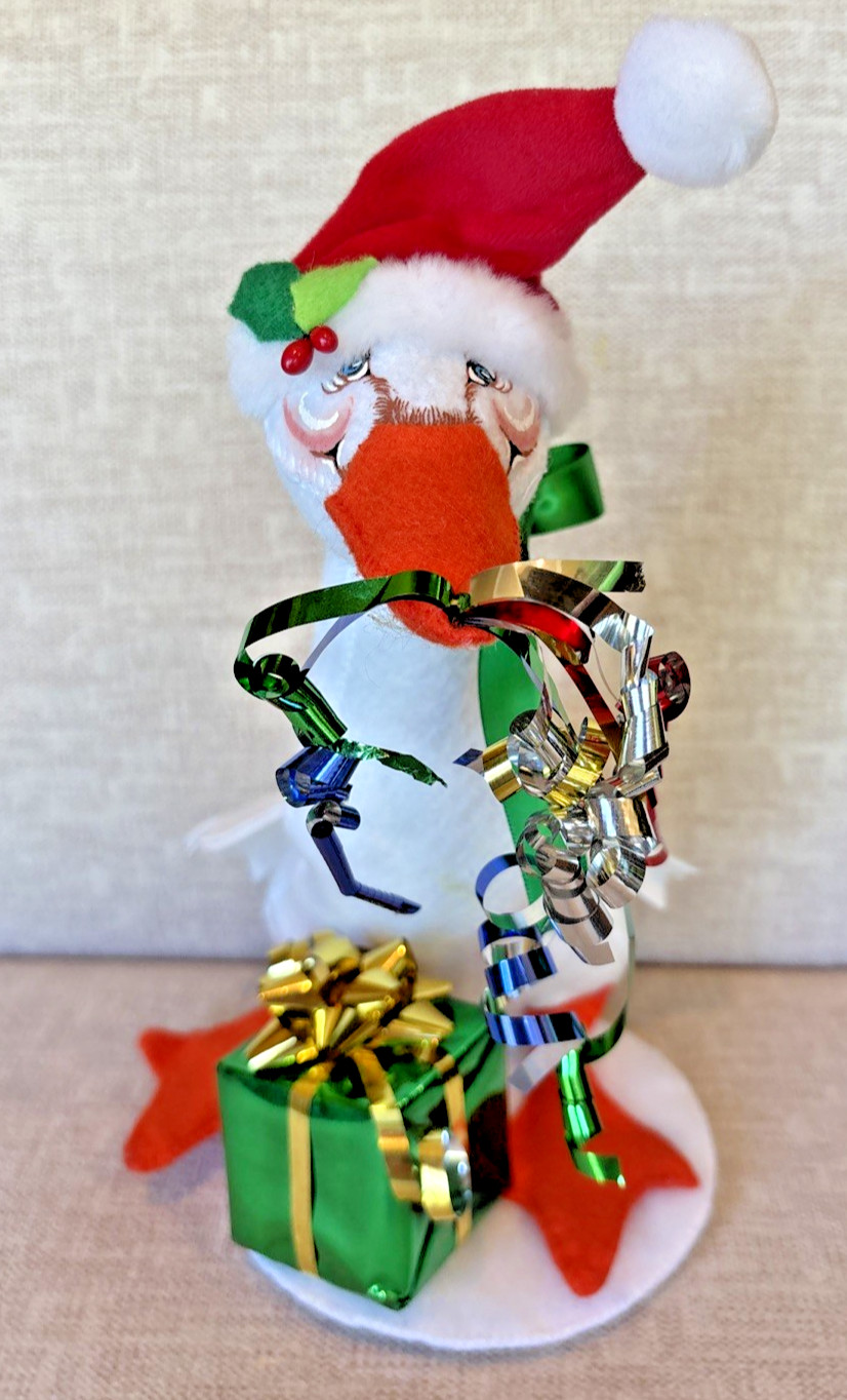 Annalee Dolls 10″ Christmas Goose with Present Wearing Santa Hat 2009 NWOT!