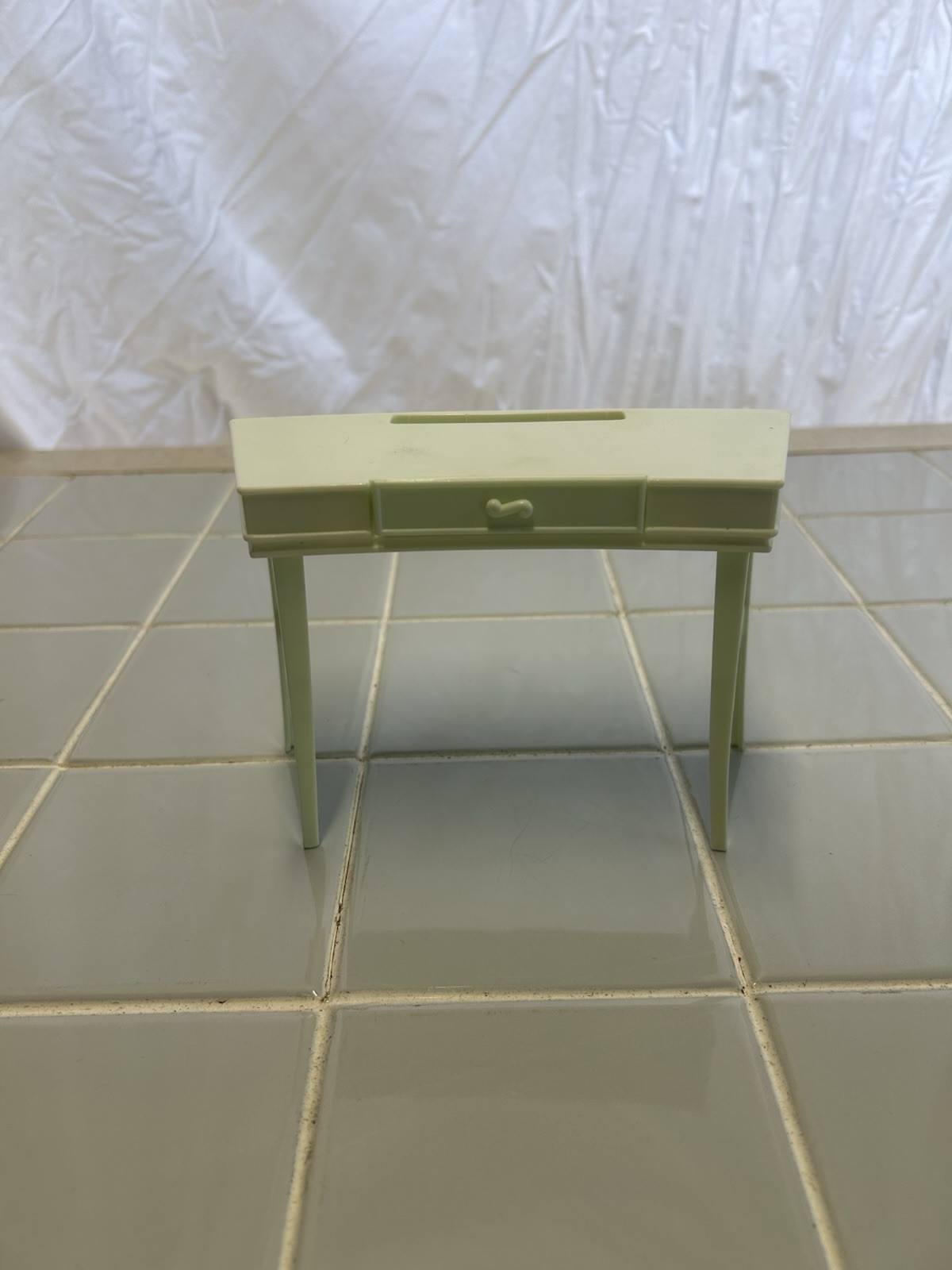 2002 Matel “Let’s Get Stylin’l Mary Kate & Ashley Vanity Table & Desk (#945)