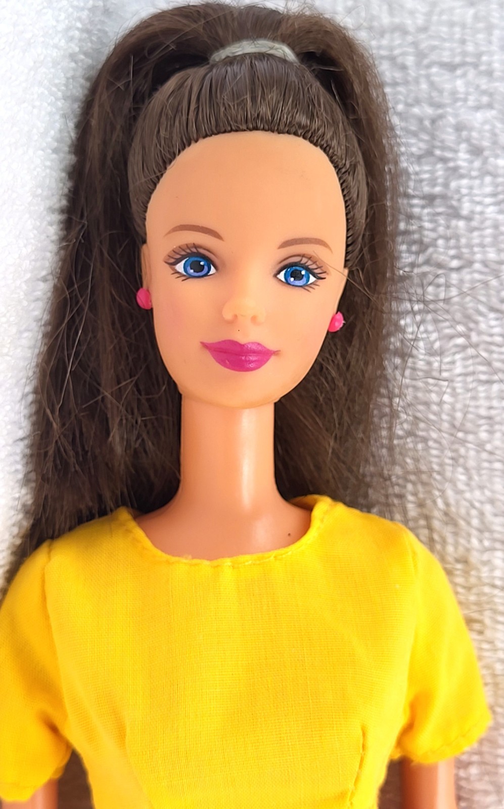 Barbie Mackie Doll brunette earrings Outfit Clothes Shorts Mattel TNT blue eyes
