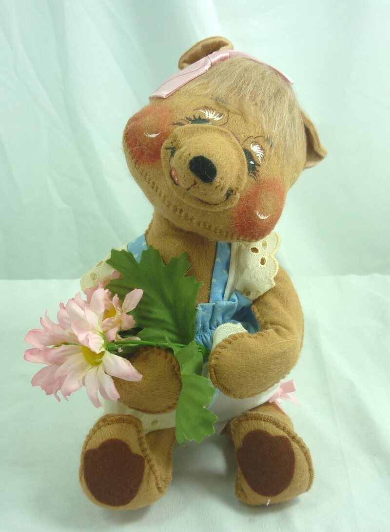 Annalee Dolls 10″ Girl Bear with Flowers # 2835 1986 AL980