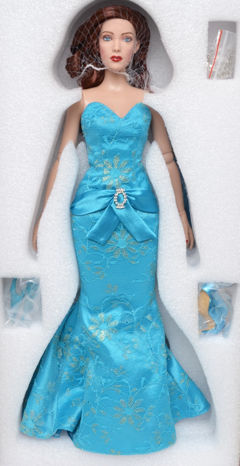 LACIE CHURCHILL TECHNICOLOR TREASURE BLUE 16″ DRESS Doll TONNER 2021 UFDC (M)