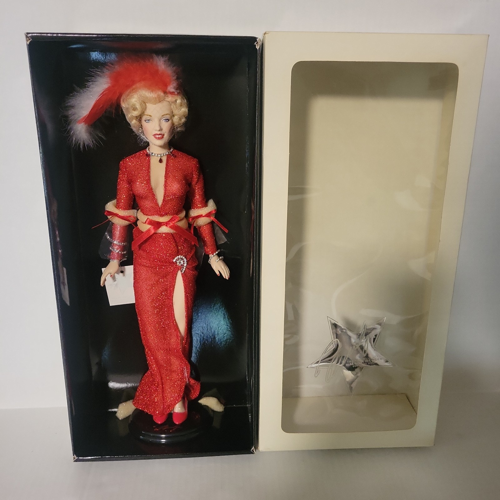 MARILYN MONROE PORTRAIT COLLECTORS DOLL- FRANKLIN MINT See Description