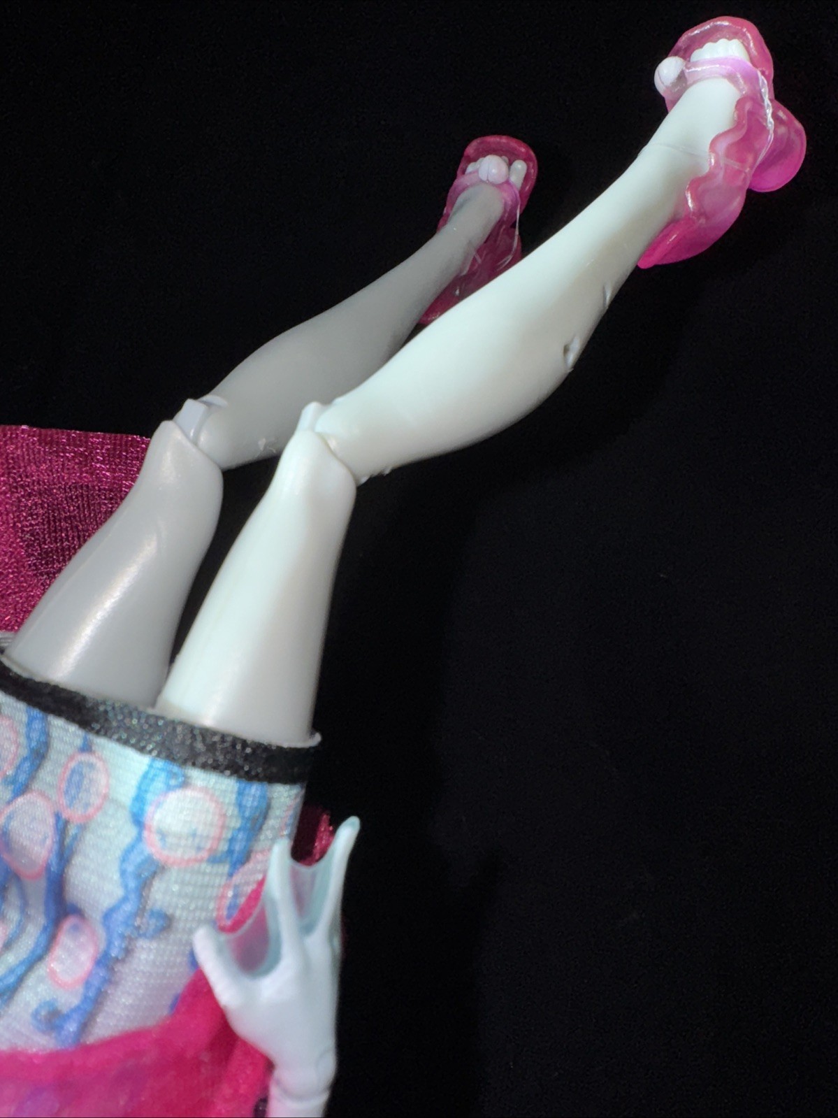 Monster High LAGOONA BLUE Dot Dead Gorgeous Doll Dress Shoes Bracelet -Leg Fins