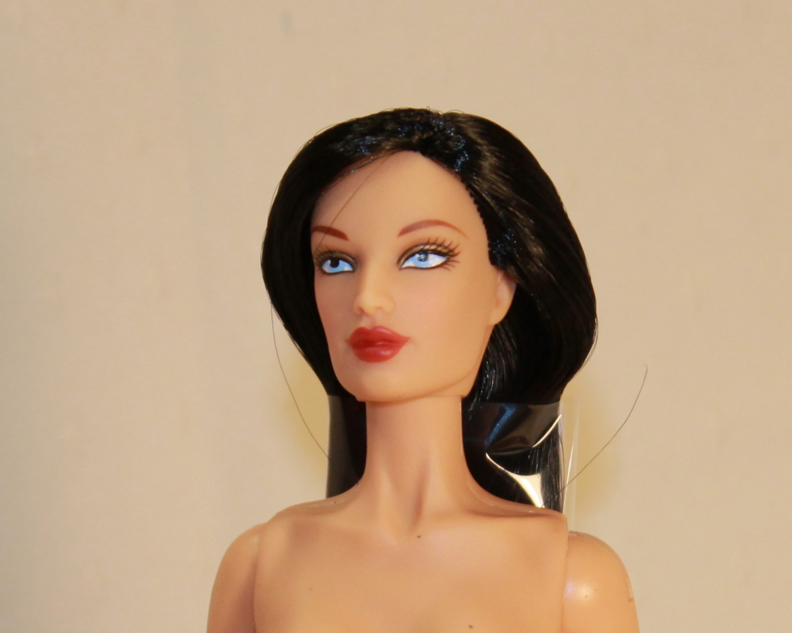 Jakks Pacific Fashion Doll Black Hair, Blue Eyes! Nude w shoes! NIB