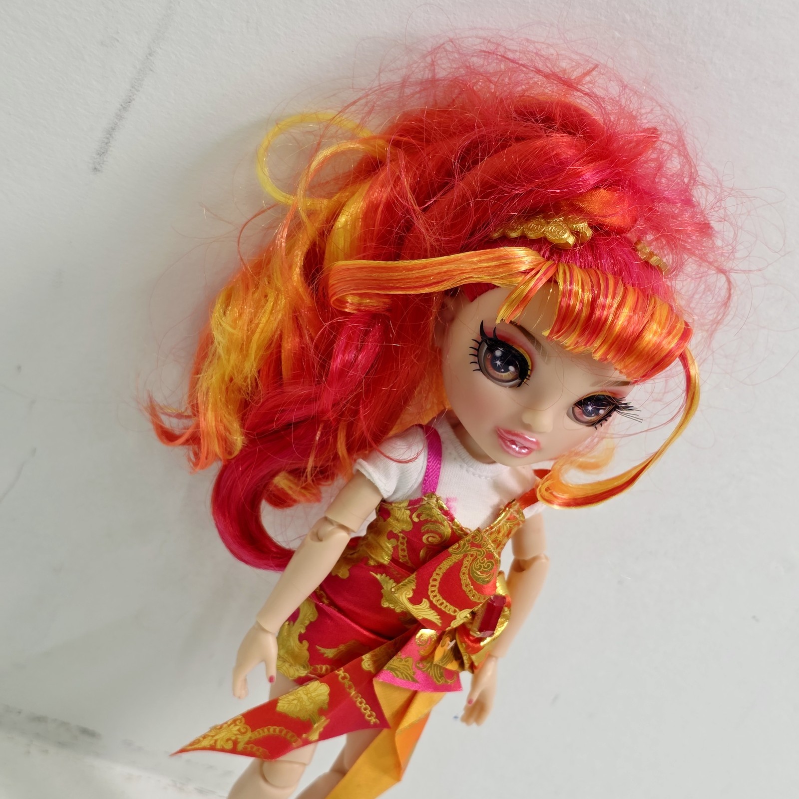 Rainbow Junior High Laurel Devious Special Edition 9” Fashion Doll Skirt Dress