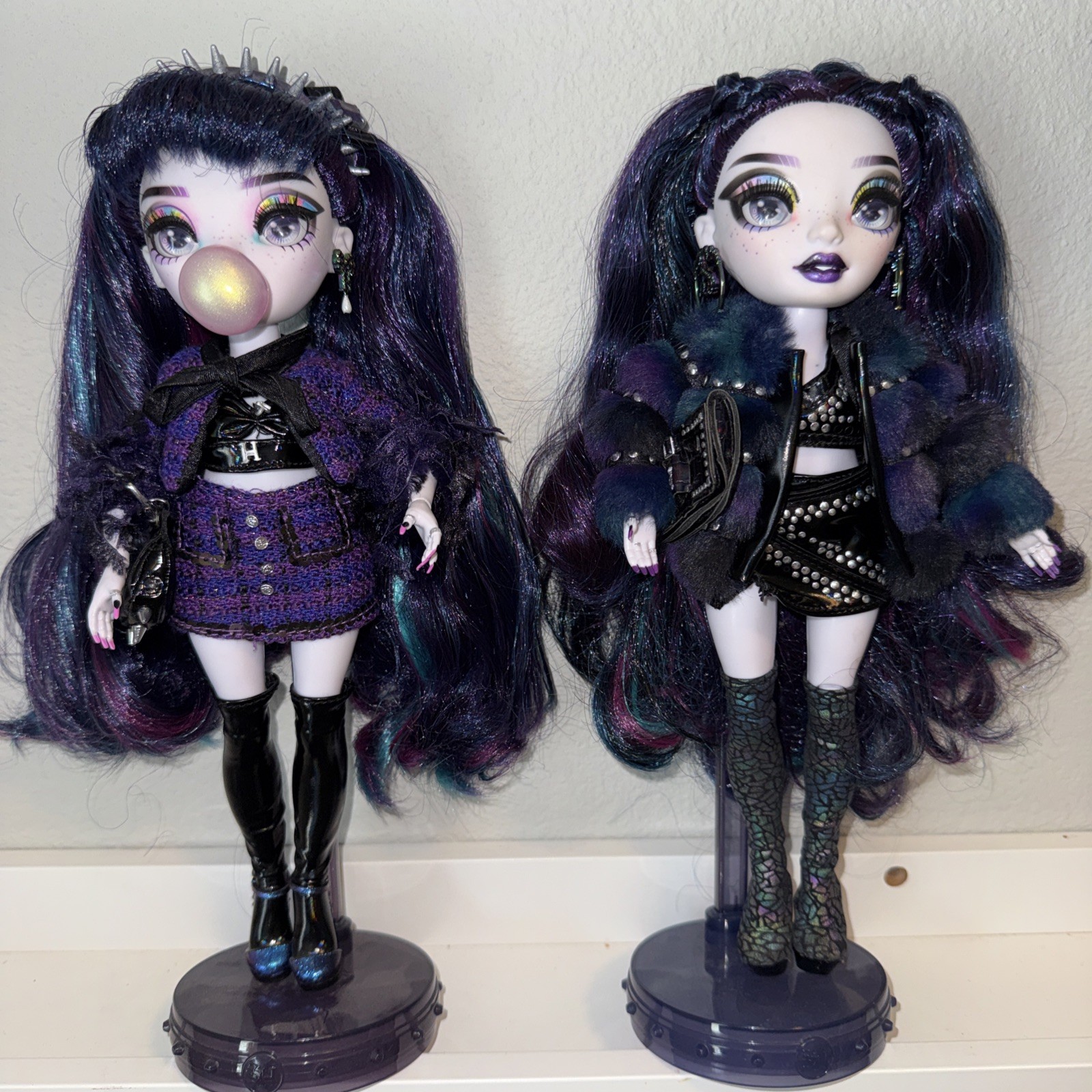 Shadow High – Storm Twins – Naomi & Veronica + Doll Stands Rainbow High EUC
