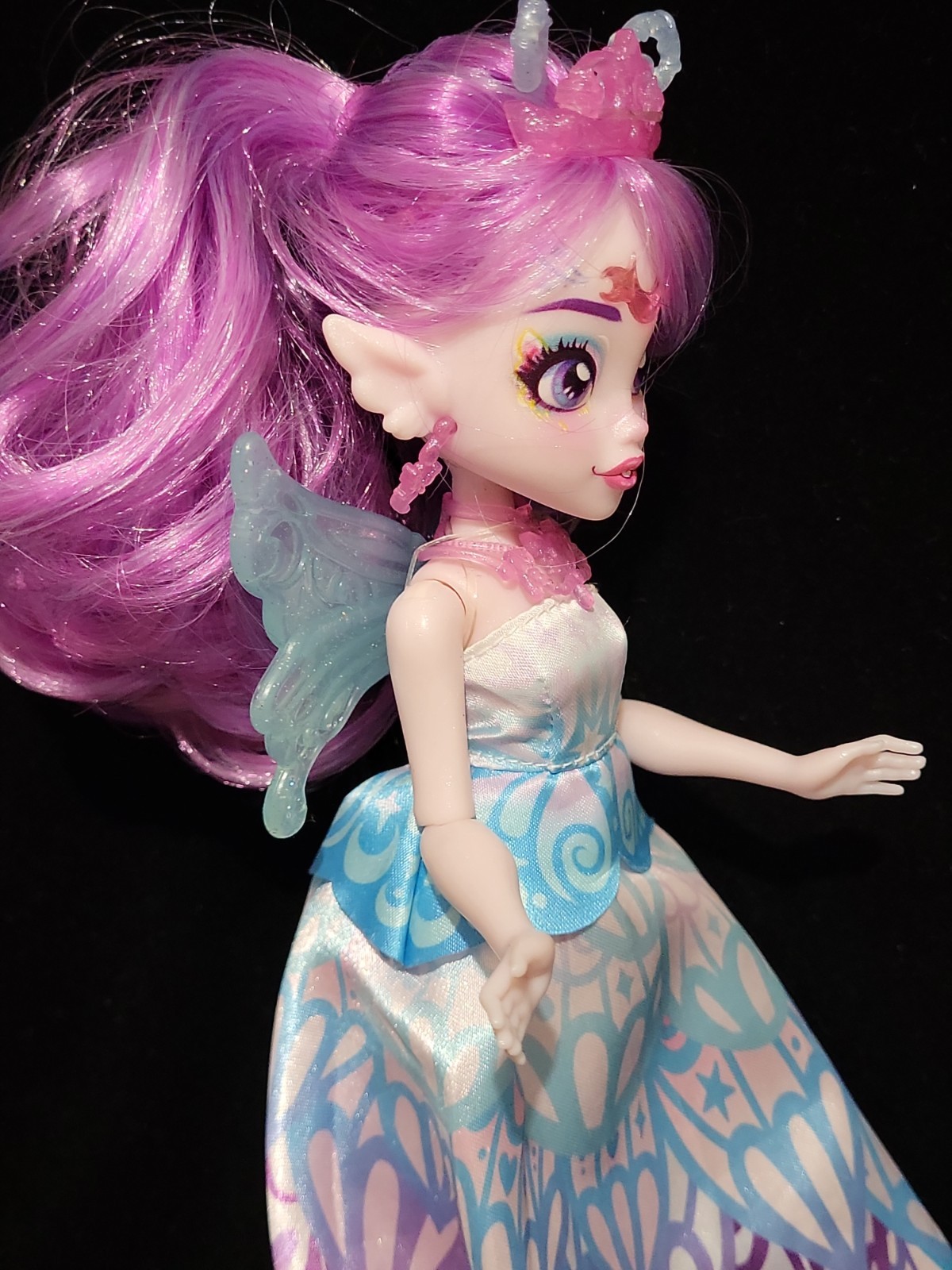 Magic Mixies Pixie Supremes Skylar Fashion Doll With Wings And Outfit