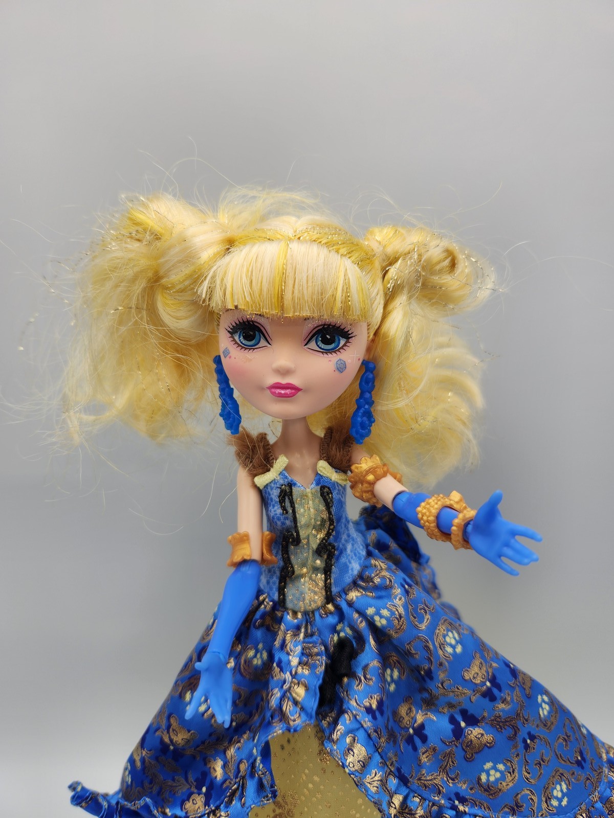 Blondie Lockes doll Thronecoming Ever After High mask brush bag D1