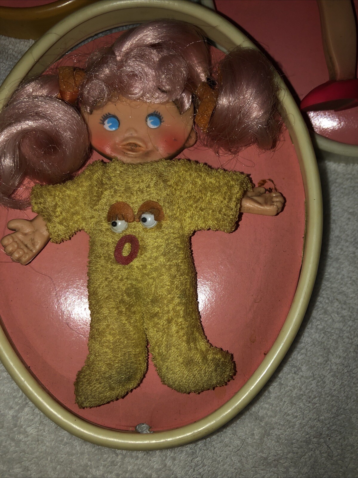 Vintage 1969 Flatsy 6 Dolls With 2 3D Frames Clothes Shoes 4 Locket Frames Clips