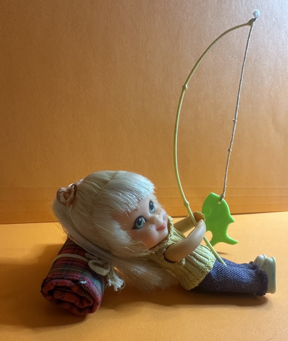 Liddle Kiddles KAMPY W FISH, SLEEPING BAG, SHOES, COMB/BRUSH- Vintage