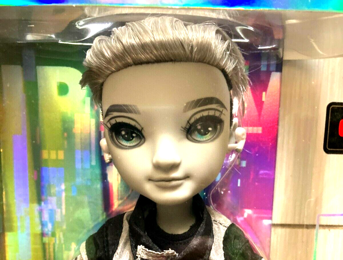 Shadow High Series 1 Ash Silverstone- Greyscale Boy Fashion Doll NEW 6+