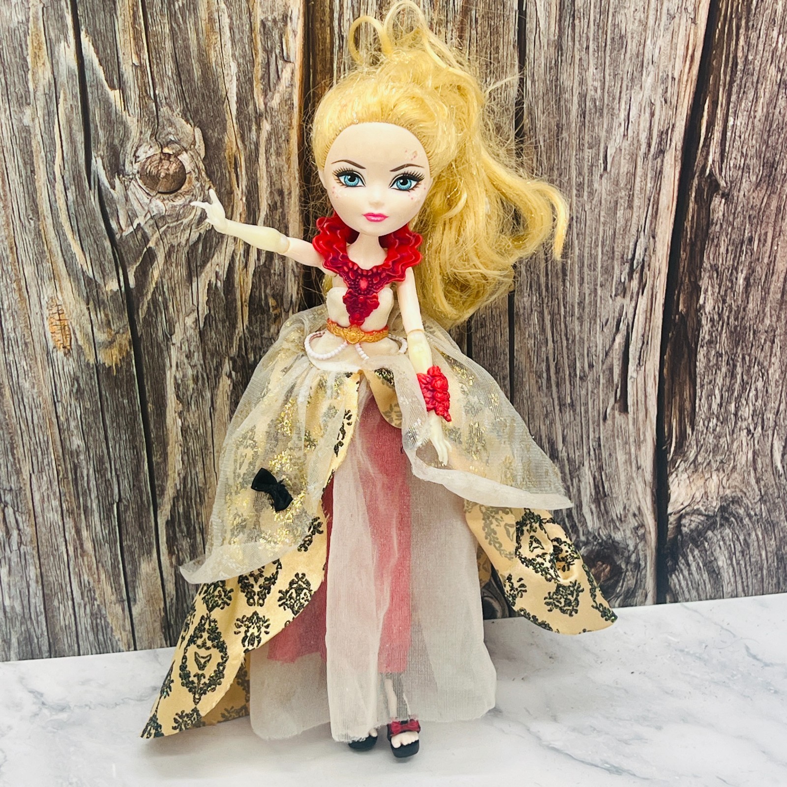 Ever After High Apple White Doll Thronecoming~1st Chapter 2012 Dress Shoes Nice!