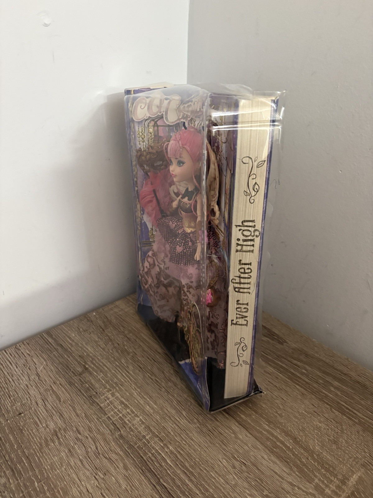 Ever After High C.A. Cupid Thronecoming, NIB (2013) **Plastic Damaged/Dented**