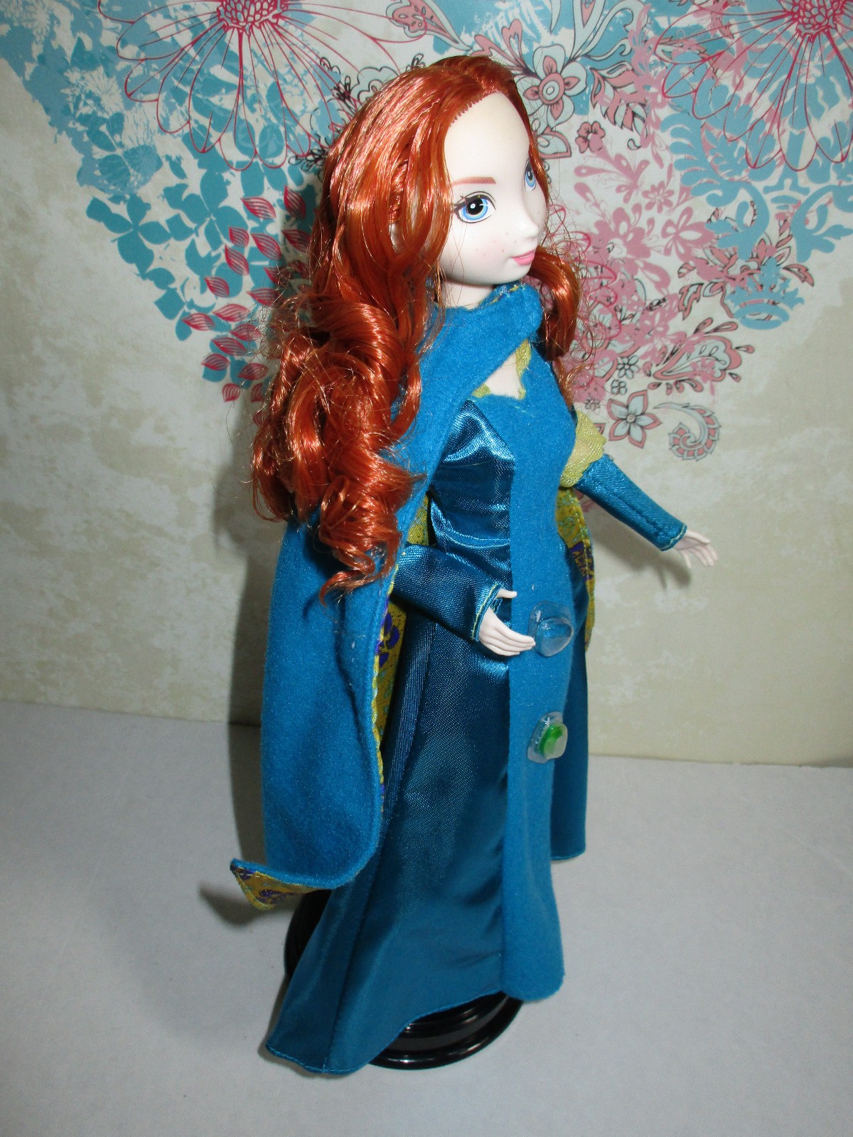 2011 Disney Brave Gem Styling Merida Doll w/ Outfit 2 Gems & Bow & Arrow