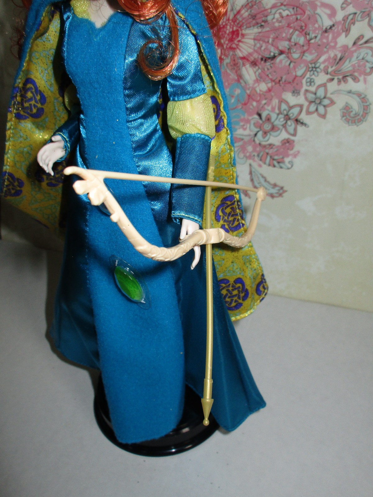 2011 Disney Brave Gem Styling Merida Doll w/ Outfit 2 Gems & Bow & Arrow