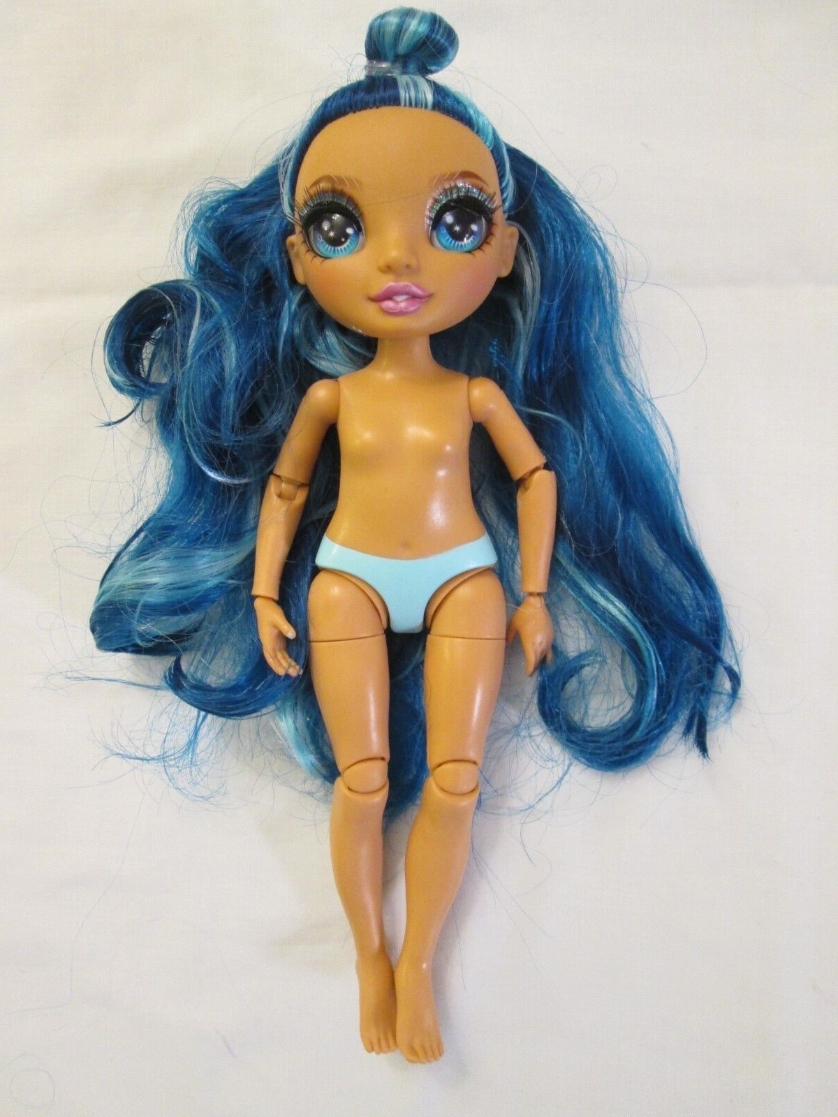 Nude Skyler Bradshaw Rainbow Junior High 9″ Fashion Doll Blue Hair Articulated