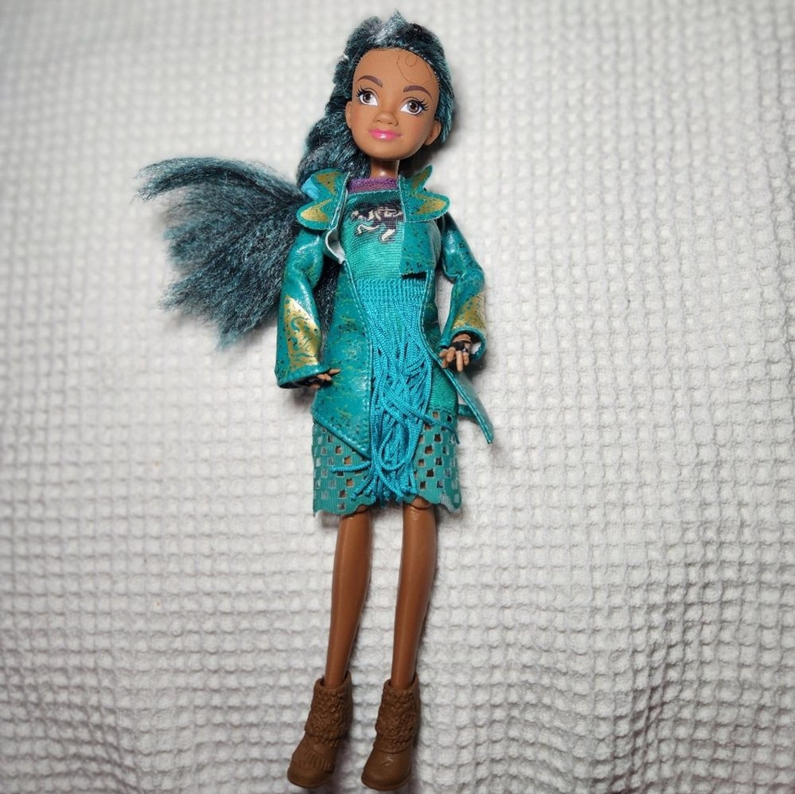 Disney Descendants Dolls Set – Blue and Green Evie And Uma