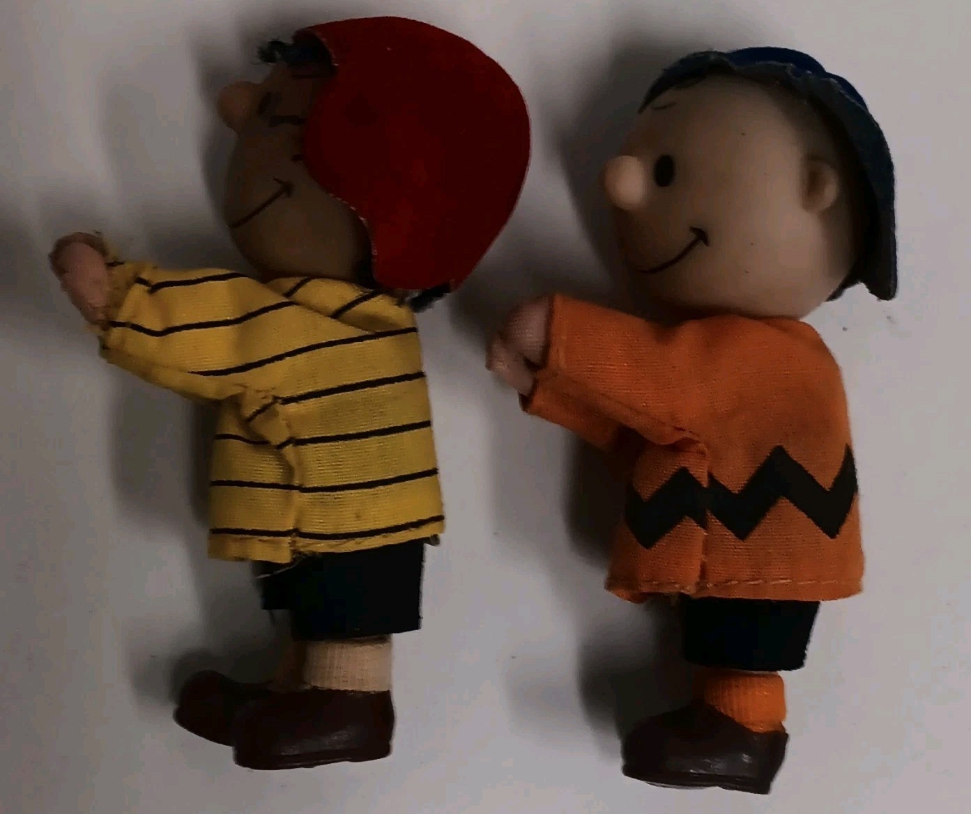 Peanuts Charlie Brown & Linus 6in Soft Body Cloth/Plastic Character Doll Lot (2)