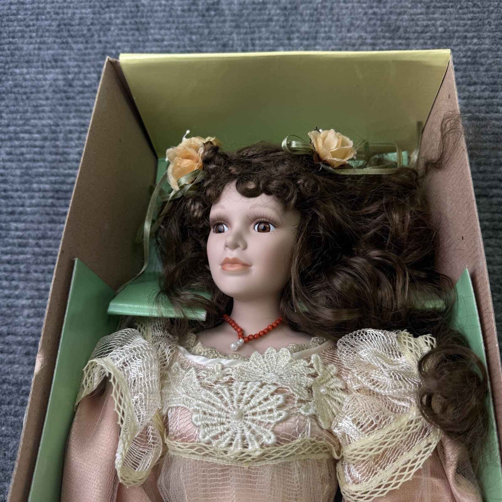 Vintage Seymour Mann Connoisseur Collection Porcelain Doll Peach Lace Dress Box