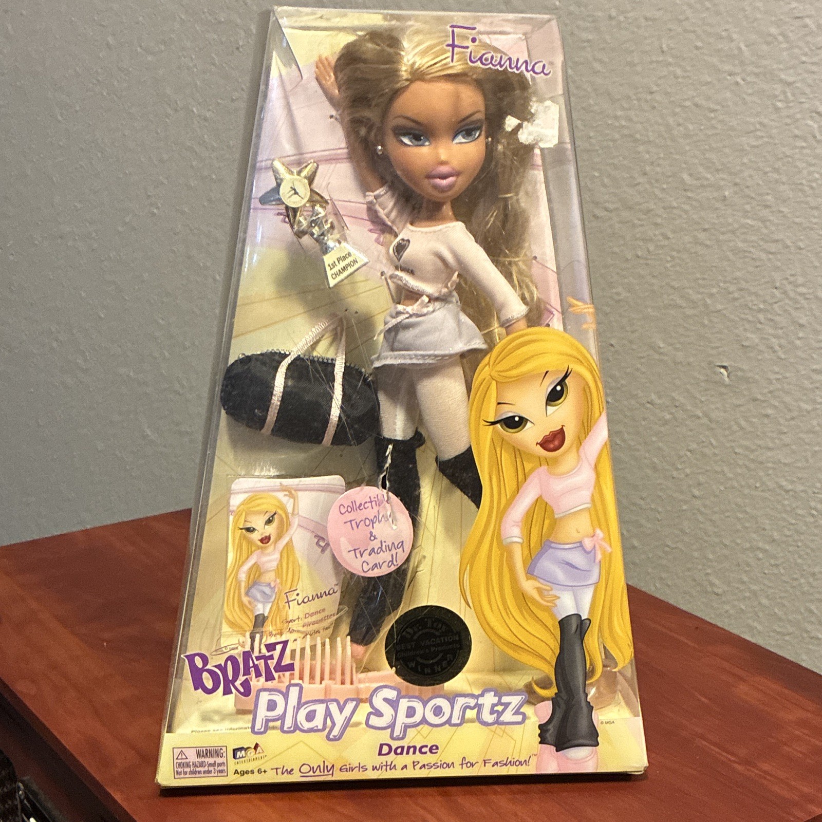 Bratz Play Sportz Dance Fianna Fashion Doll 10in w/ Trading Card NIB