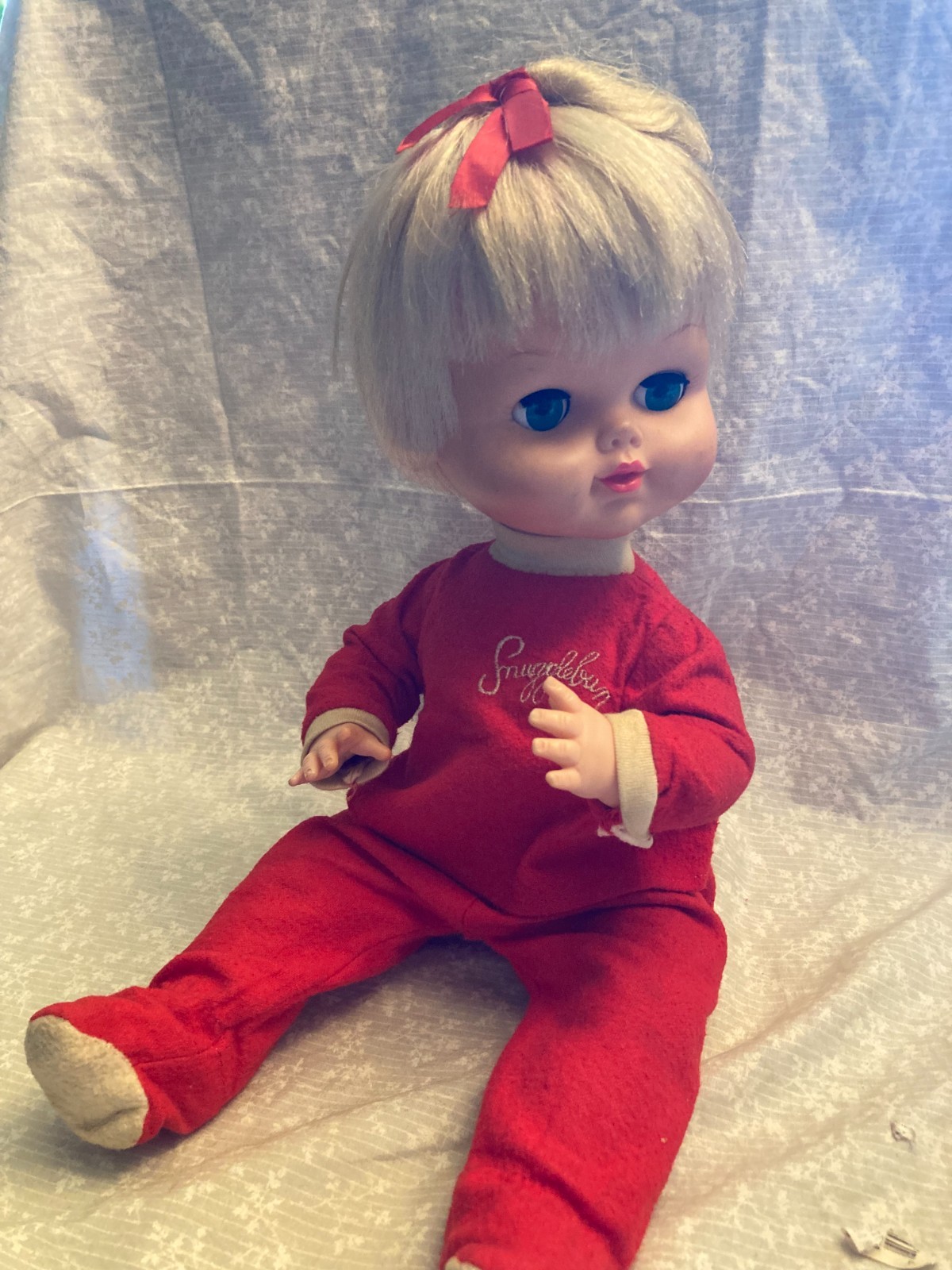 doll Snugglebun. 1965 Remco. Short blonde hair. Blue sleep eyes. Original outfi