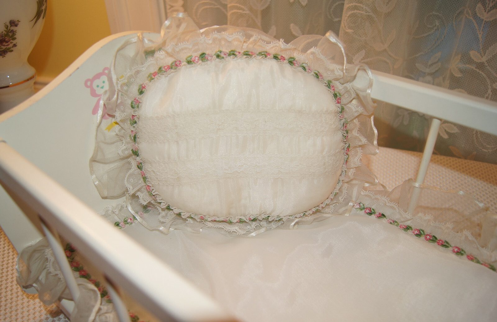 DANBURY MINT “Sweet Dreams” Sleeping 19.5″ Baby Doll In 24″ Rocking Cradle
