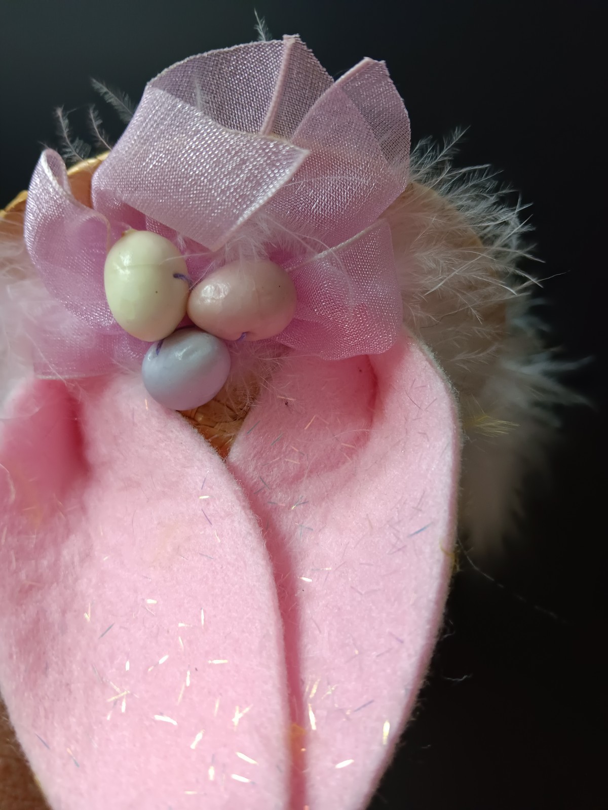 2005 ANNALEE SPRING BUNNY W/ NEST EGG HAT & PINK BOA 7″ H