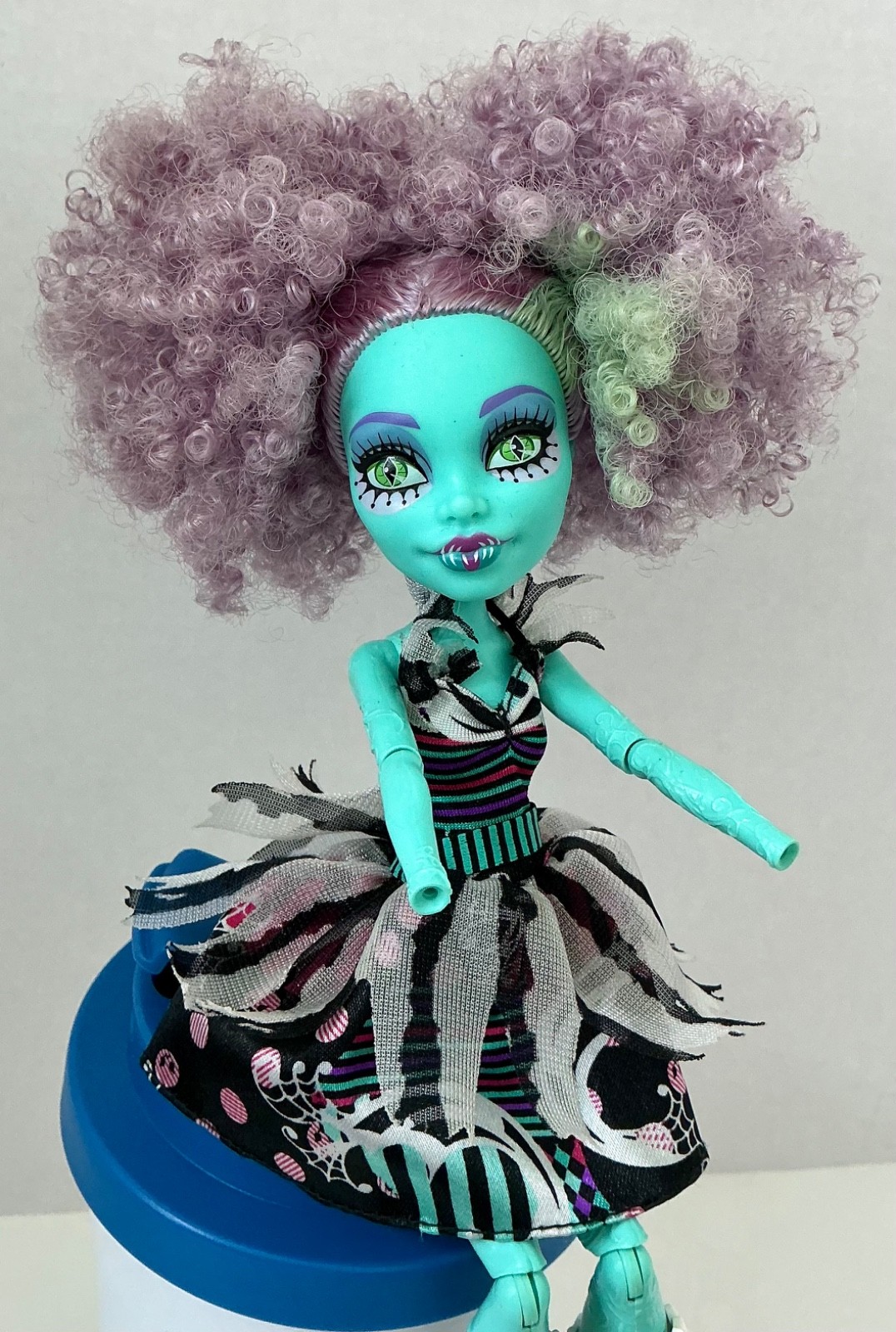 Monster High Doll ~ Freak Du Chic Honey Swamp Marionette Doll Missing Hands