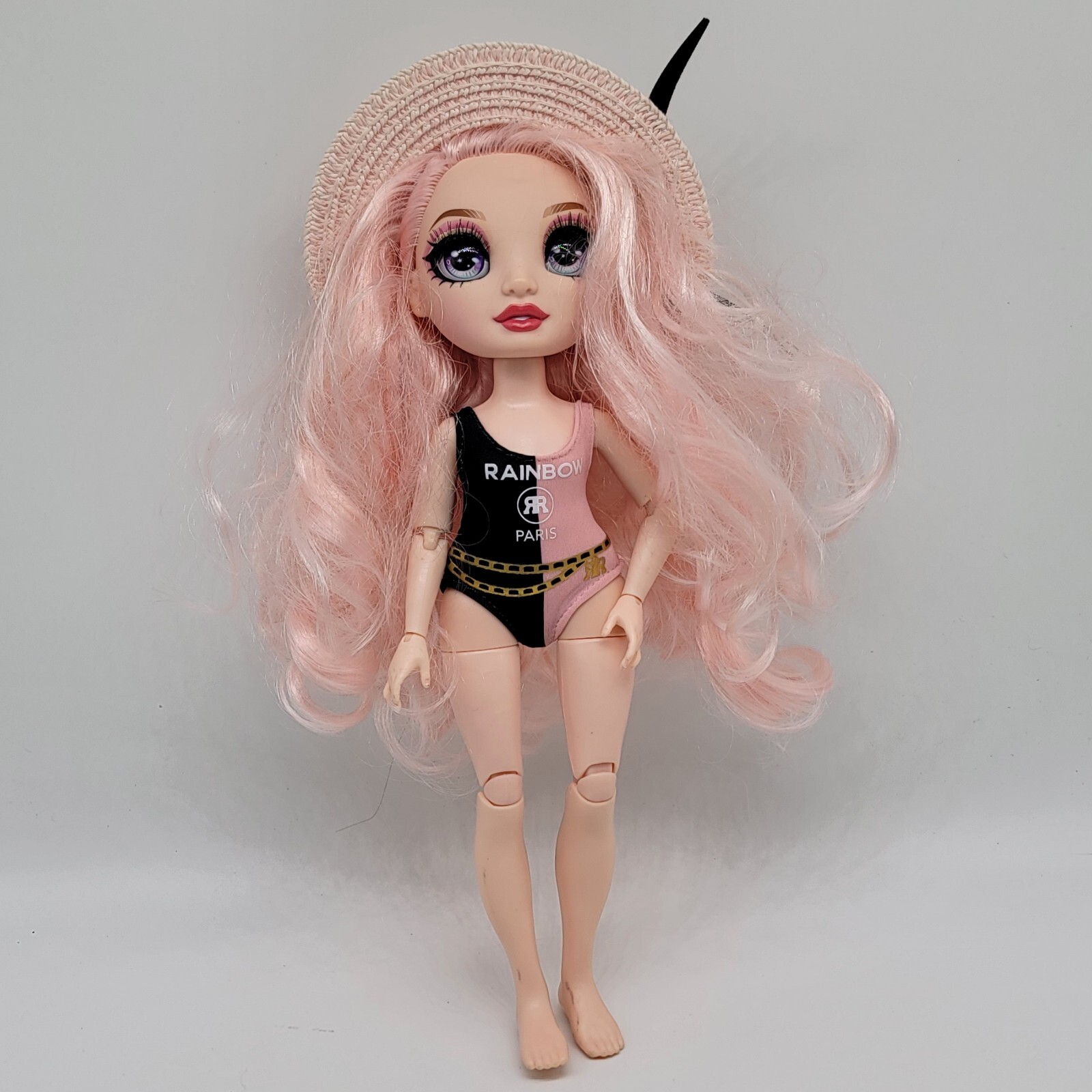 Rainbow High Pacific Coast “Bella Parker” Pink Beach 11″ Doll Bathing Suit Hat