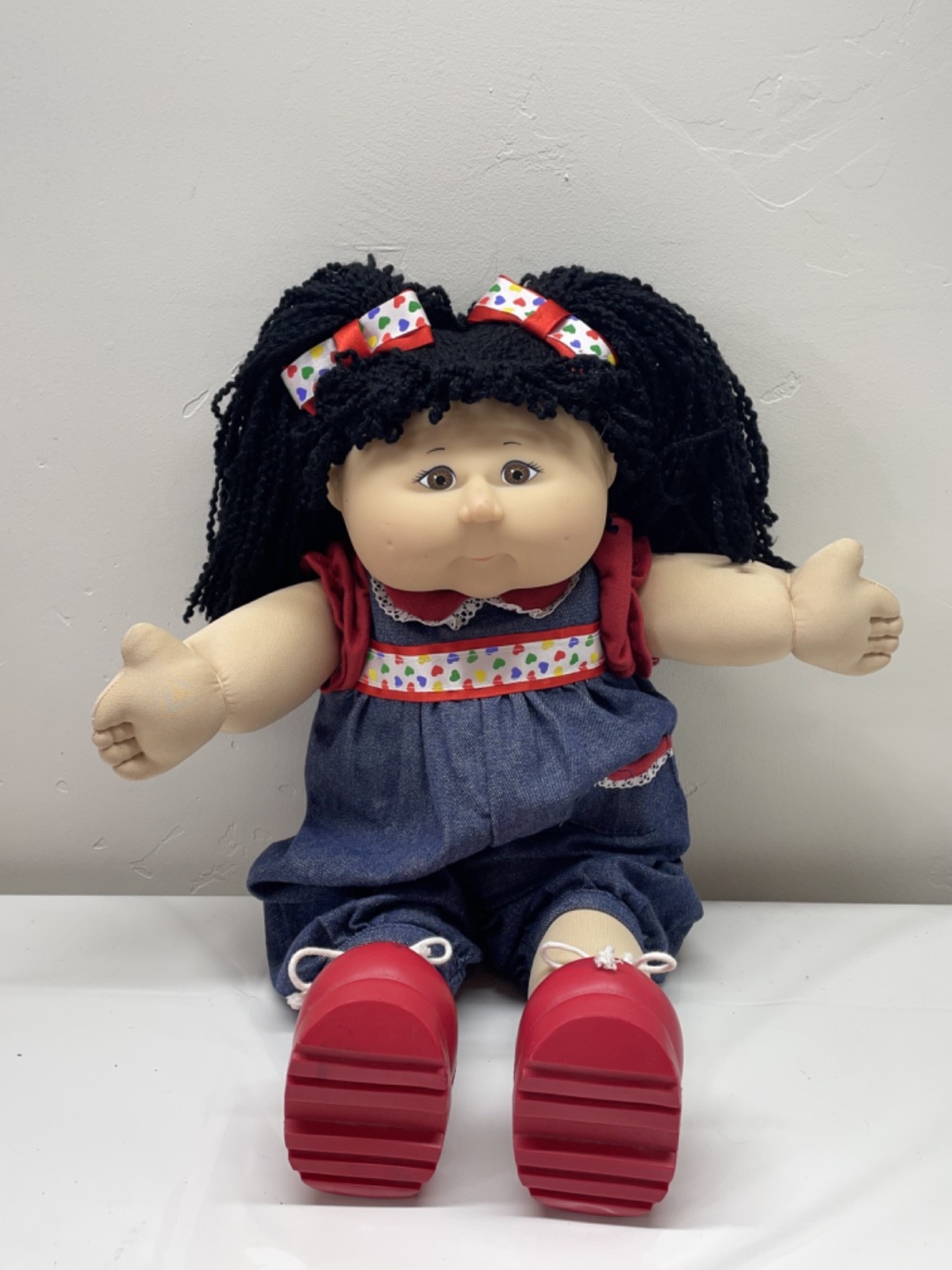 Play Along Cabbage Patch Kid Doll 2004 Black Curly Hair, Overalls, Shoes B56