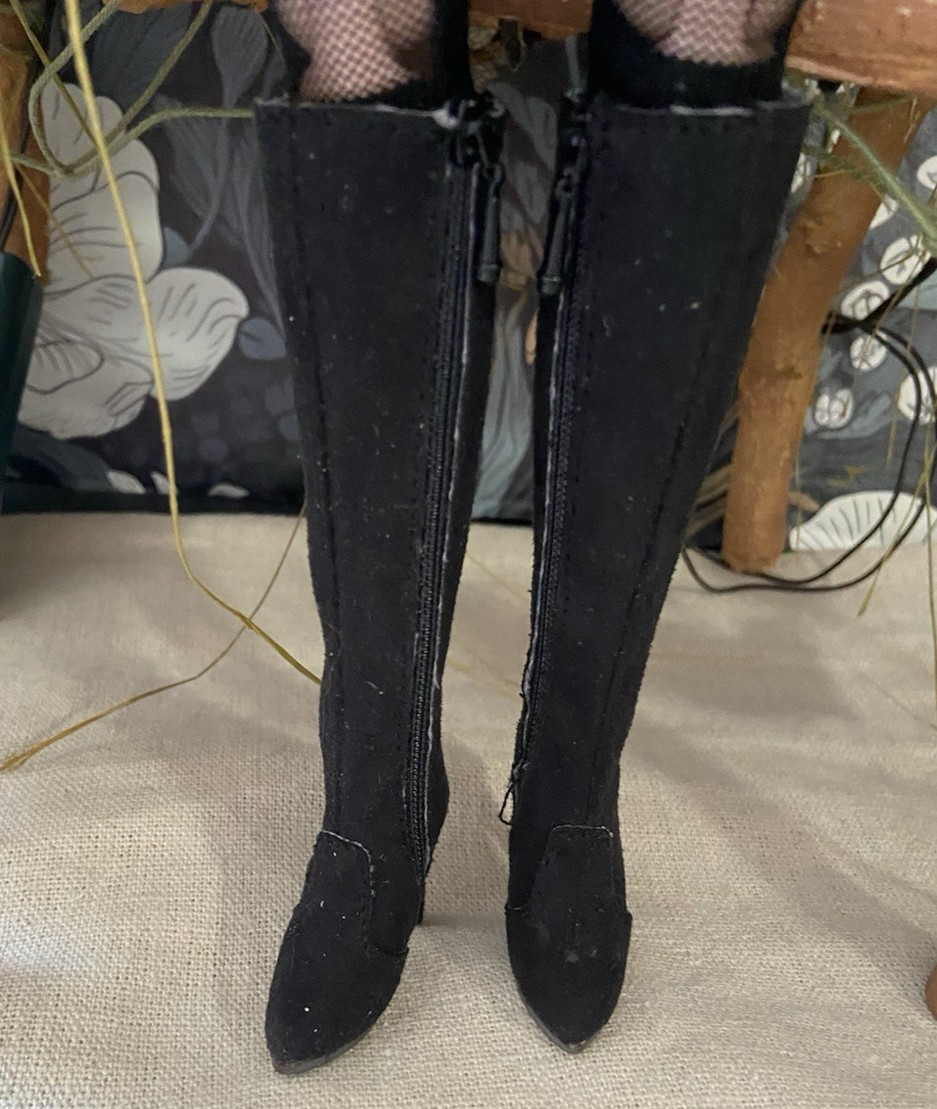 TONNER – WILDE IMAGINATION Ellowyne Wilde “Mistakenly Sad” – 16″ dressed doll