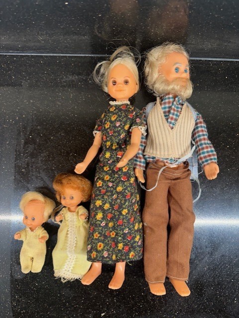 Mattel Vintage 1973 Sunshine Family Dolls Grandparents & Children Wonderful